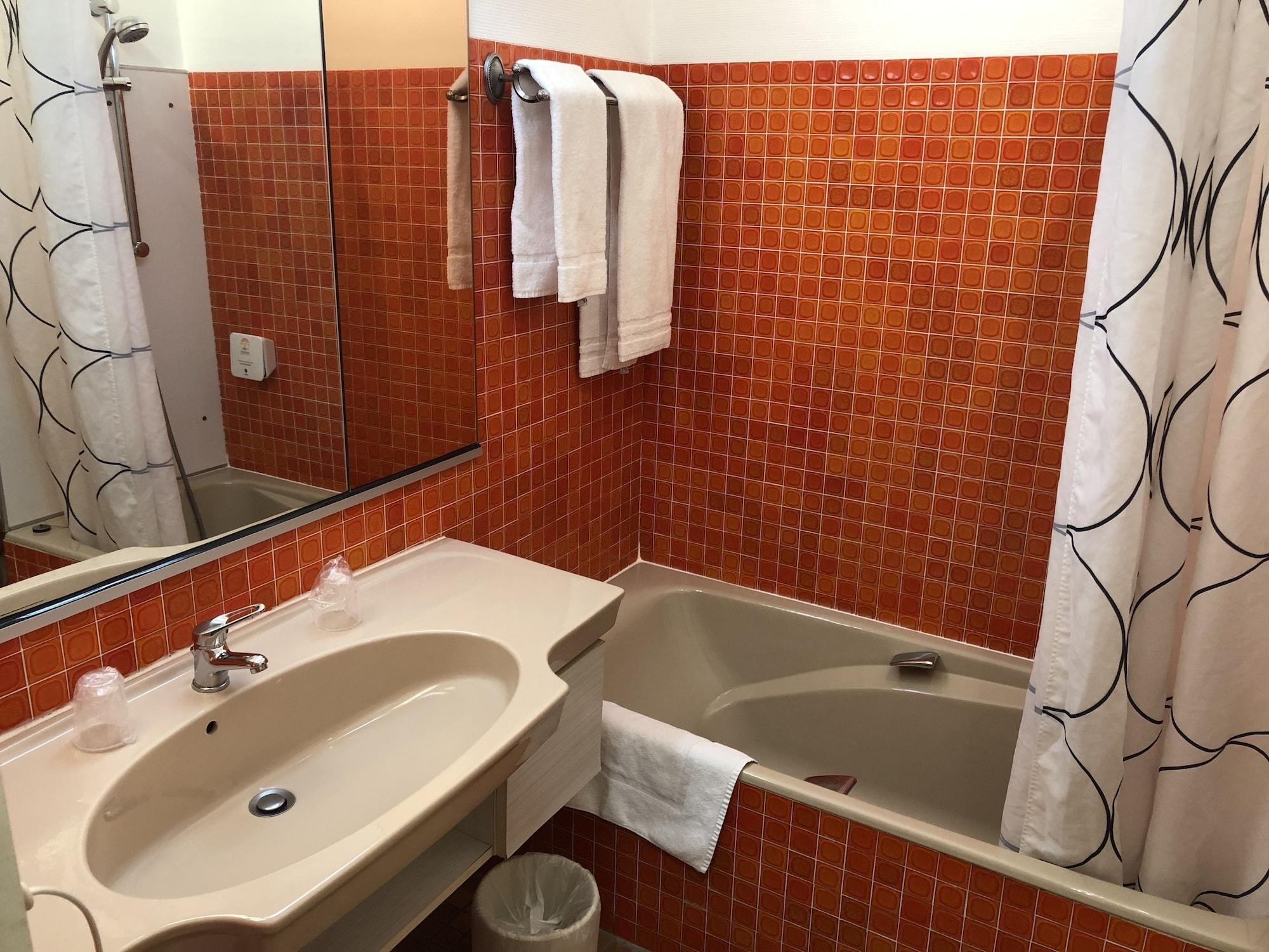 Adonis Lyon Est Hotel Artys Saint-Priest-en-Jarez Εξωτερικό φωτογραφία