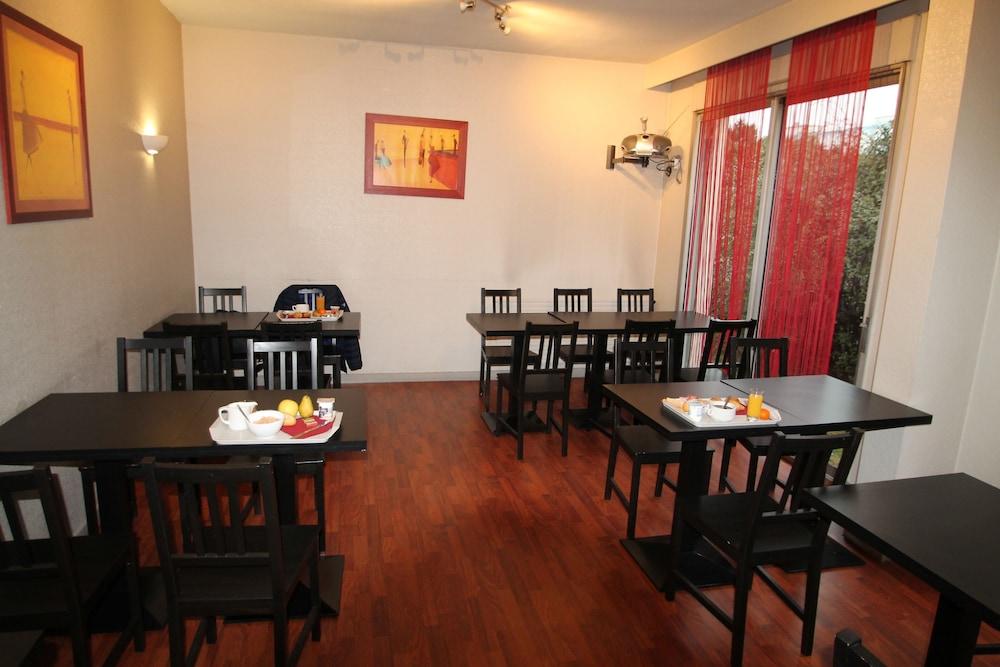 Adonis Lyon Est Hotel Artys Saint-Priest-en-Jarez Εξωτερικό φωτογραφία