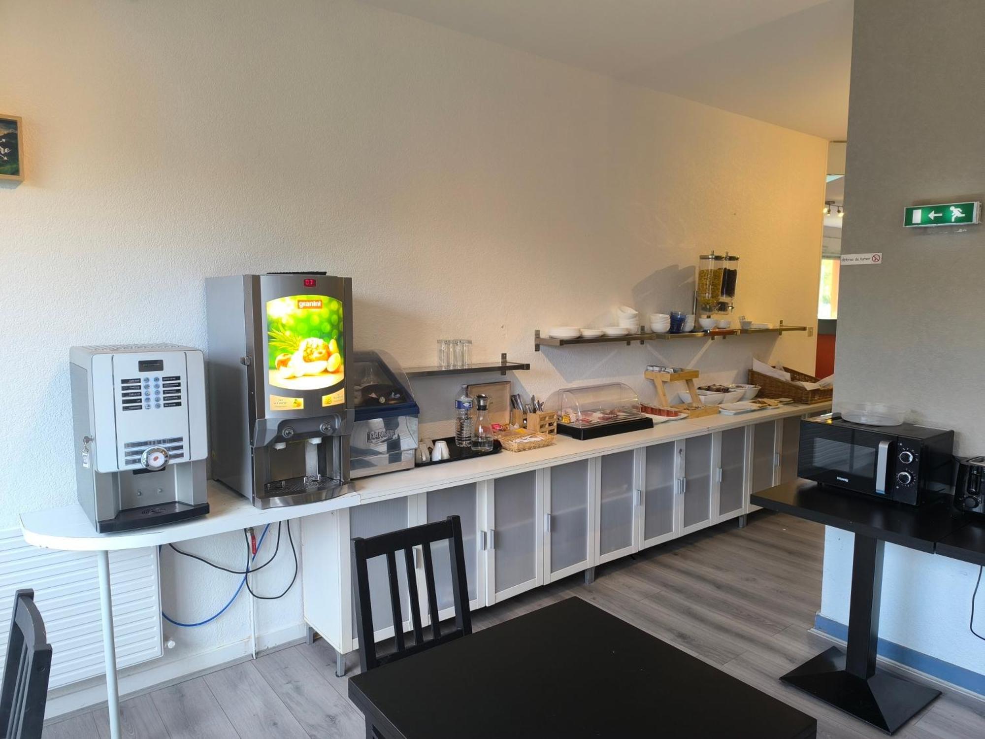 Adonis Lyon Est Hotel Artys Saint-Priest-en-Jarez Εξωτερικό φωτογραφία