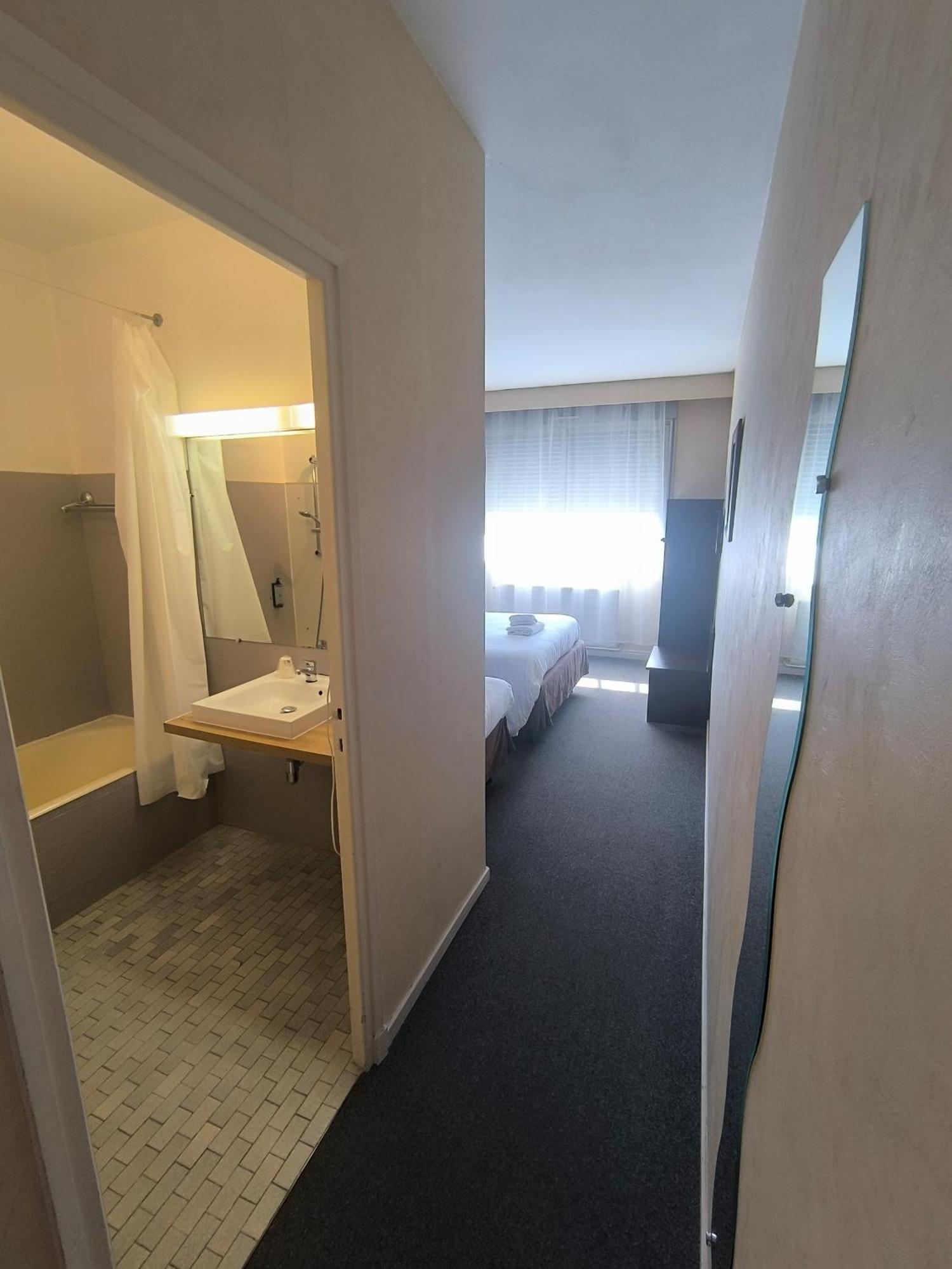Adonis Lyon Est Hotel Artys Saint-Priest-en-Jarez Εξωτερικό φωτογραφία