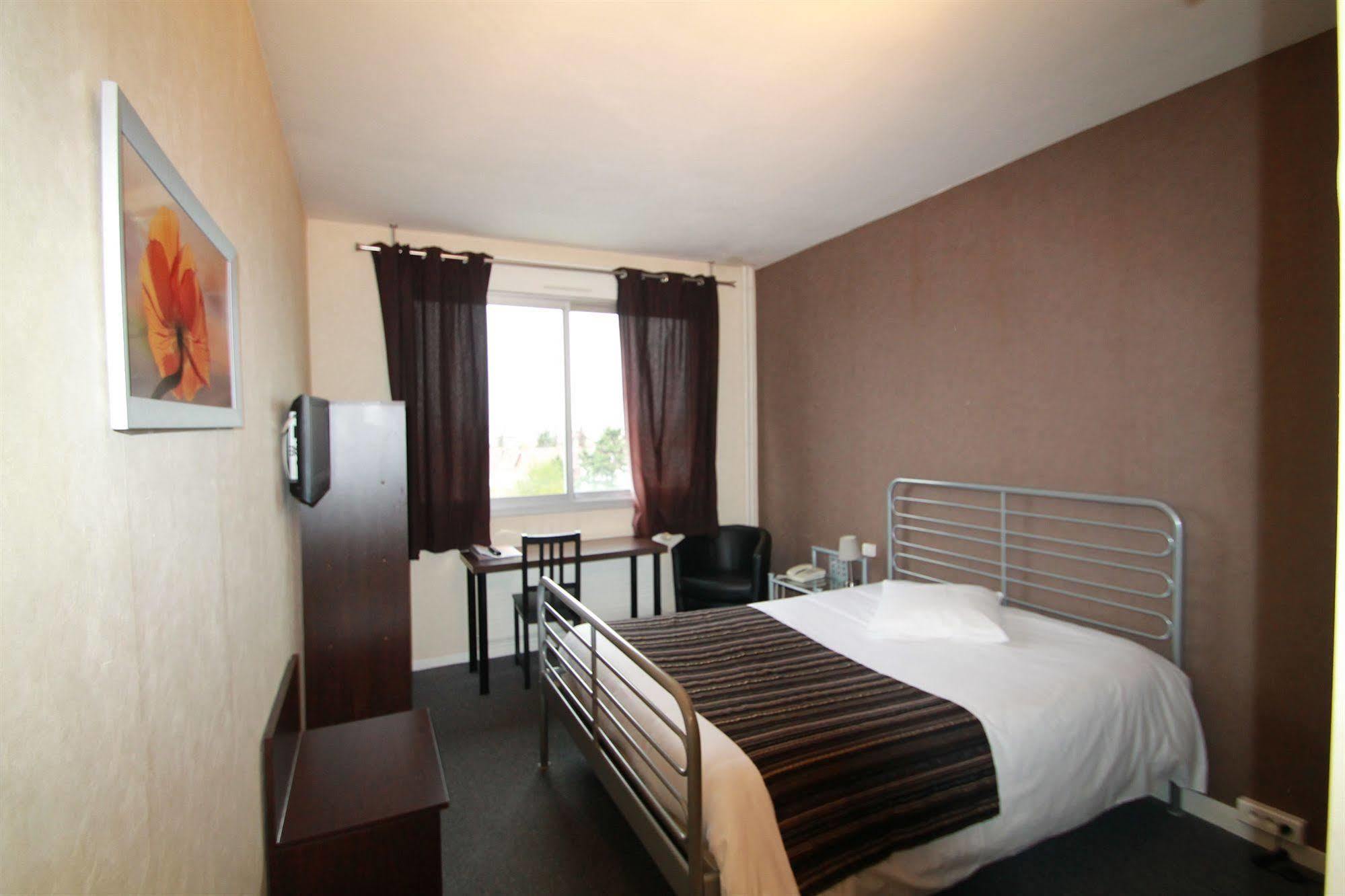 Adonis Lyon Est Hotel Artys Saint-Priest-en-Jarez Εξωτερικό φωτογραφία
