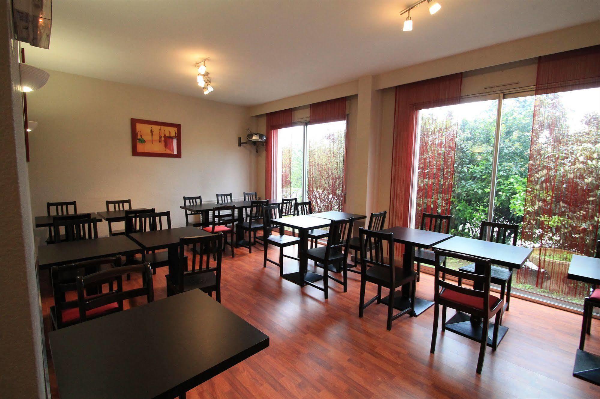 Adonis Lyon Est Hotel Artys Saint-Priest-en-Jarez Εξωτερικό φωτογραφία